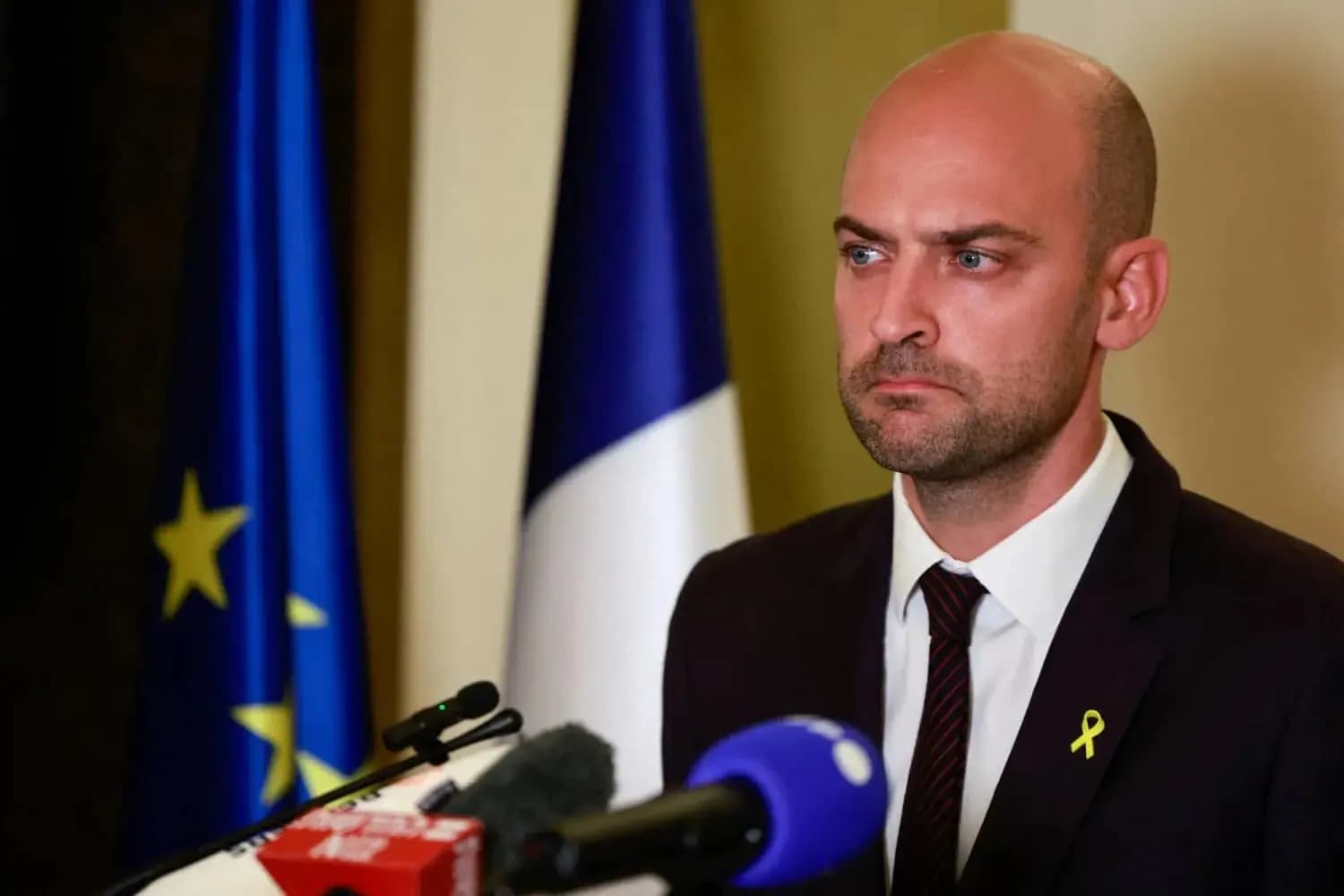 "أمر غير مقبول".. فرنسا ترفض عودة روسيا!