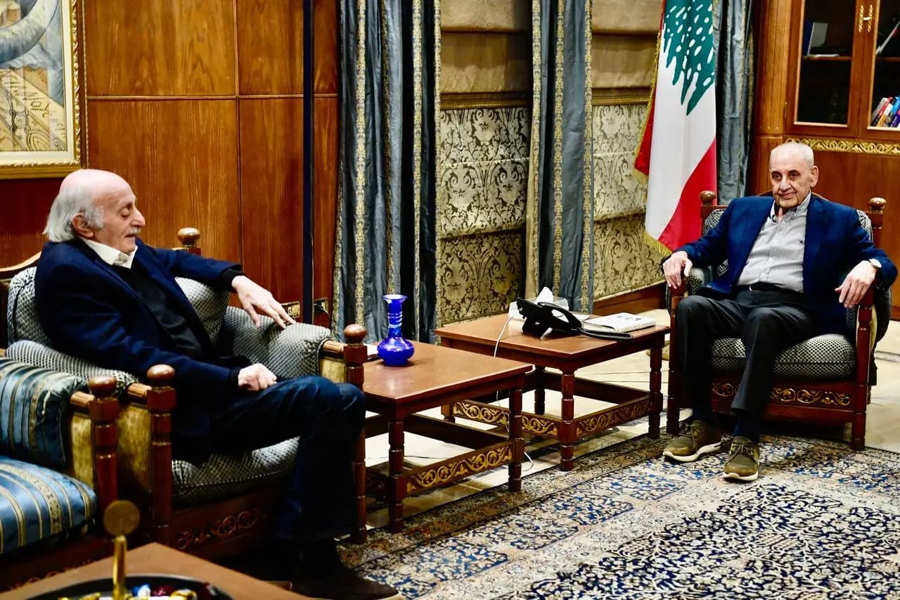 "علاقتي ببري قوية".. جنبلاط: لعدم تحميل وزير الأشغال مسؤولية الطائرة الإيرانية