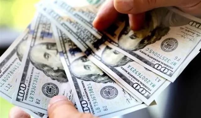 بعد ارتفاعه الجنوني... انخفاض في دولار السوق السوداء