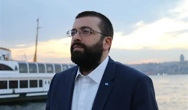"سلاحهم وهم".. هذا ما أعلنه أحمد الحريري بشأن التشييع