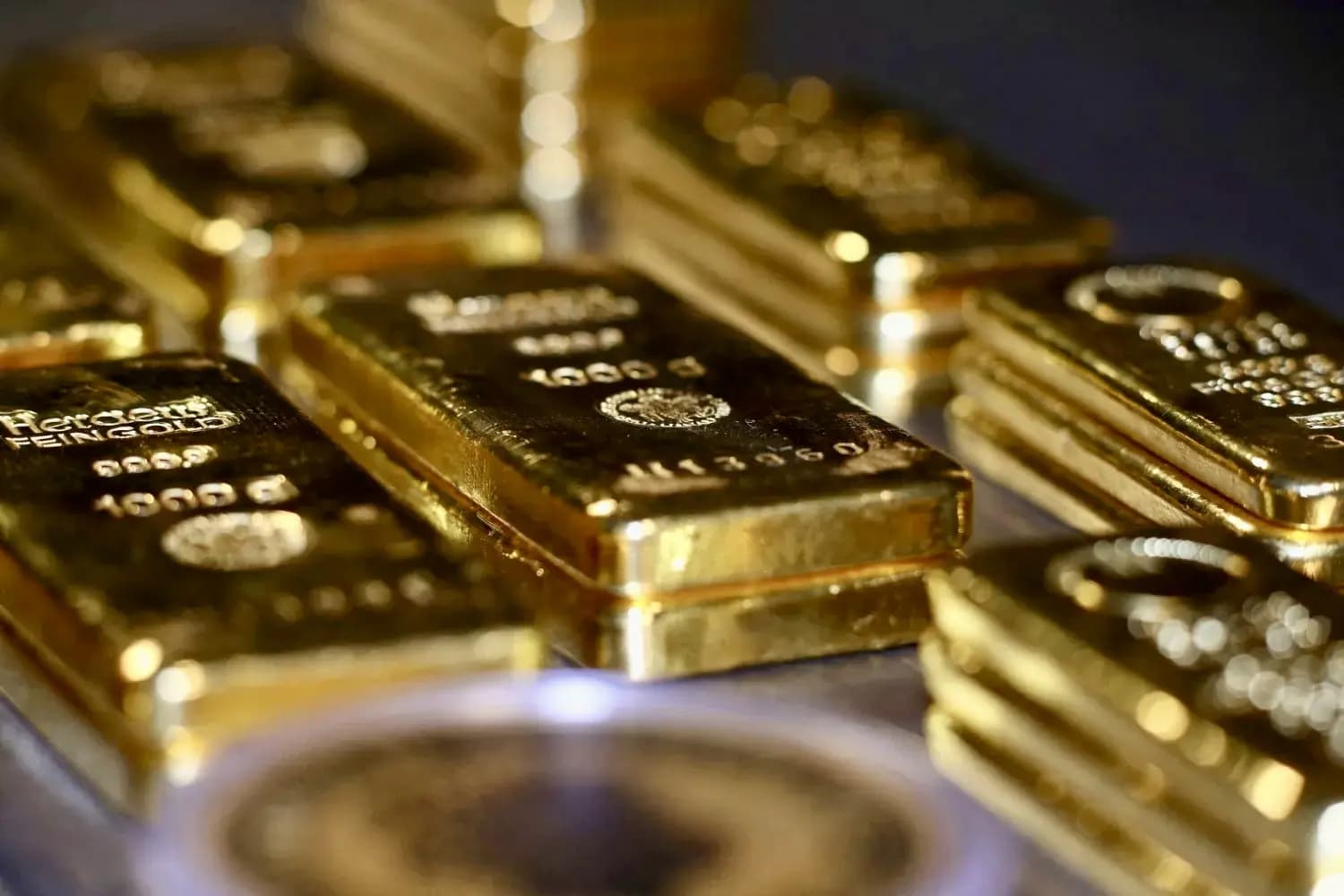 "بلغ مستويات قياسية".. الذهب يتراجع مع نهاية الأسبوع