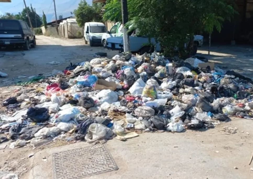النفايات تغرق شوارع المنية والأهالي يتذمّرون