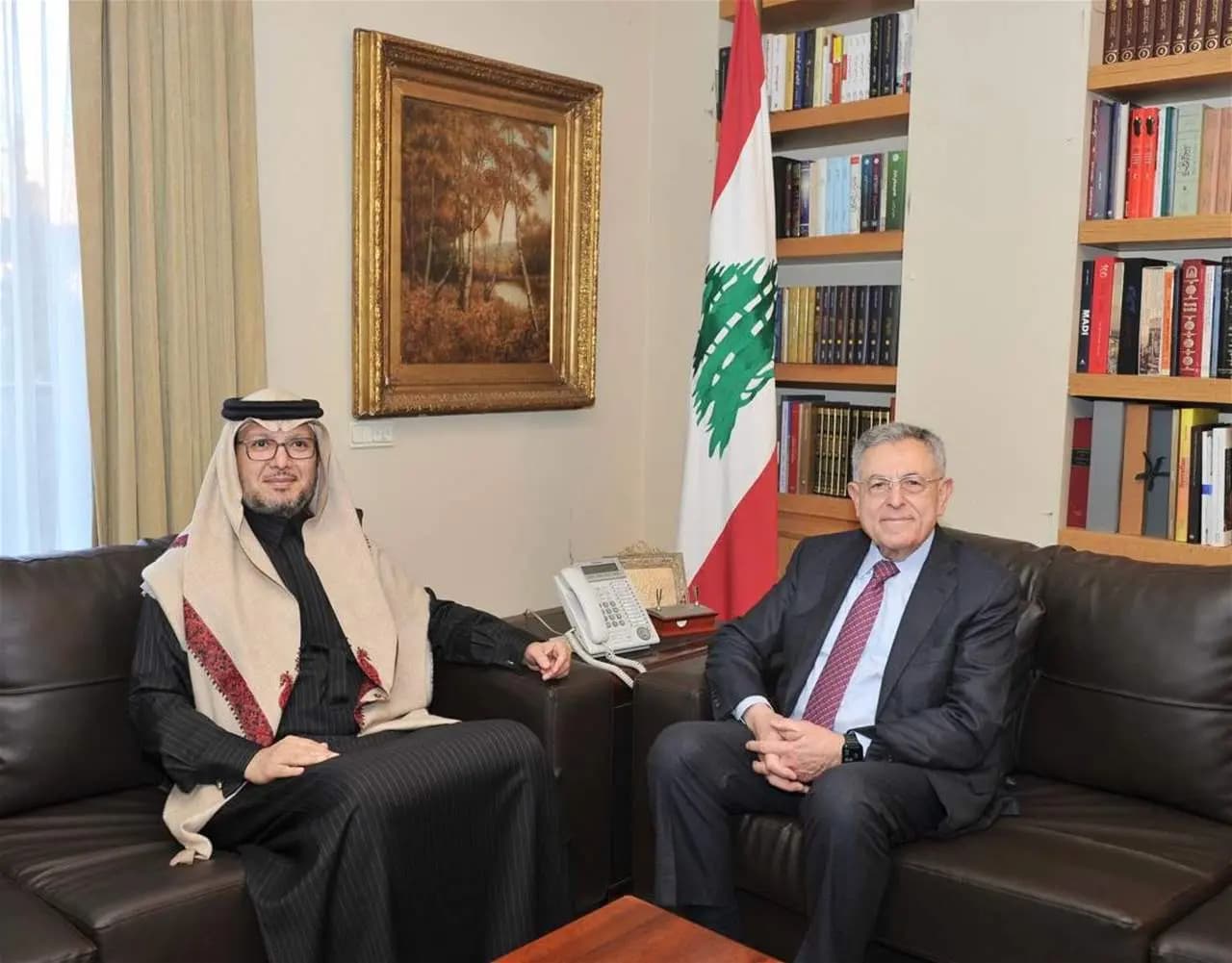 السنيورة يستقبل بخاري