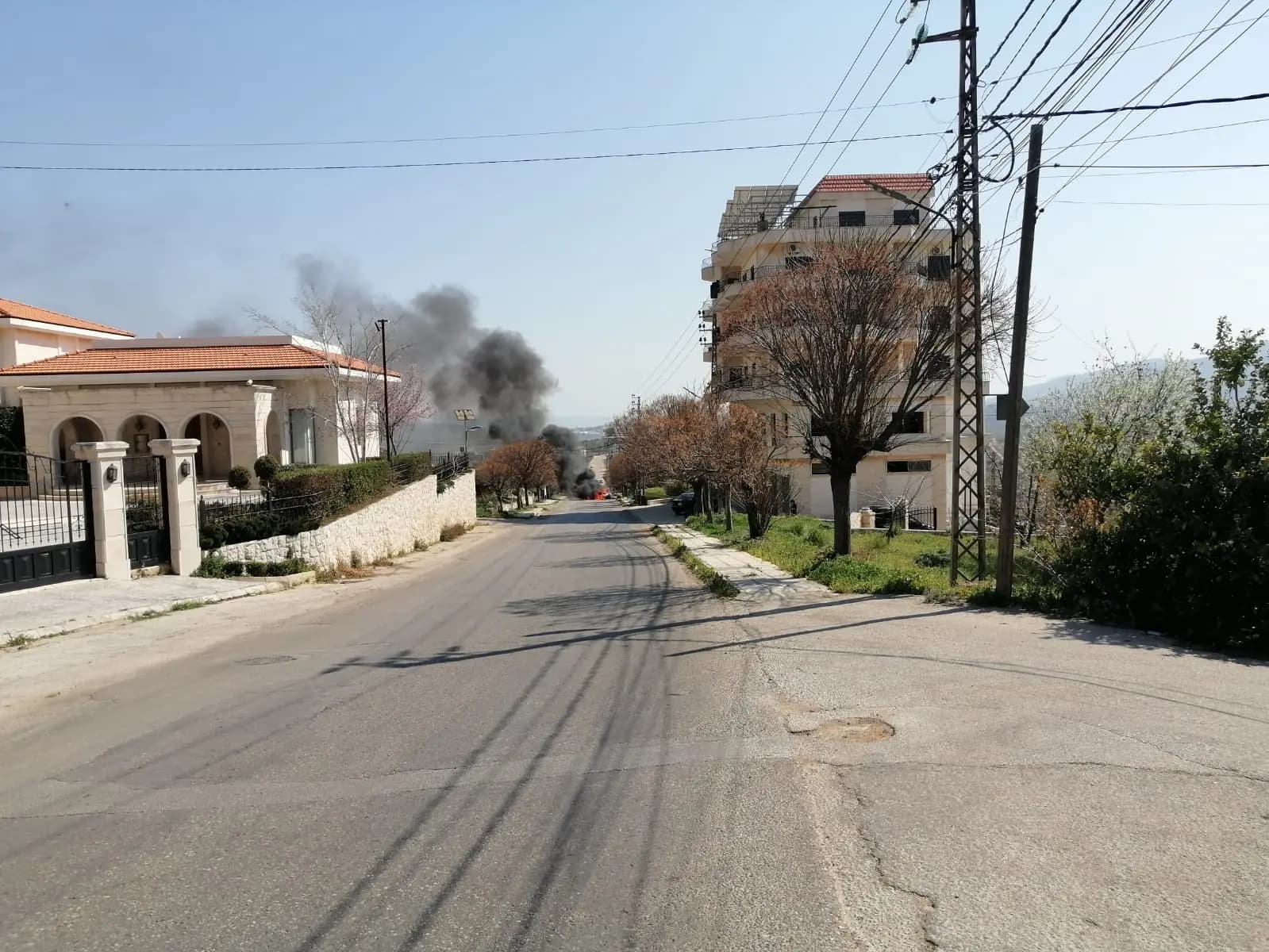 بالصور.. استهداف سيارة في مرجعيون