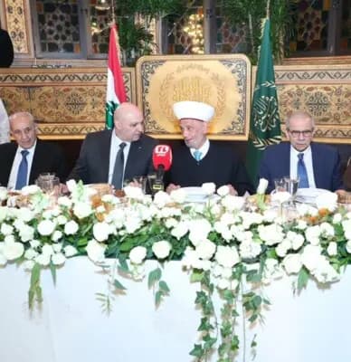 "لا استقرار دون تطبيق القرارات".. ودريان لـ "عون": رجل المهمات الصعبة