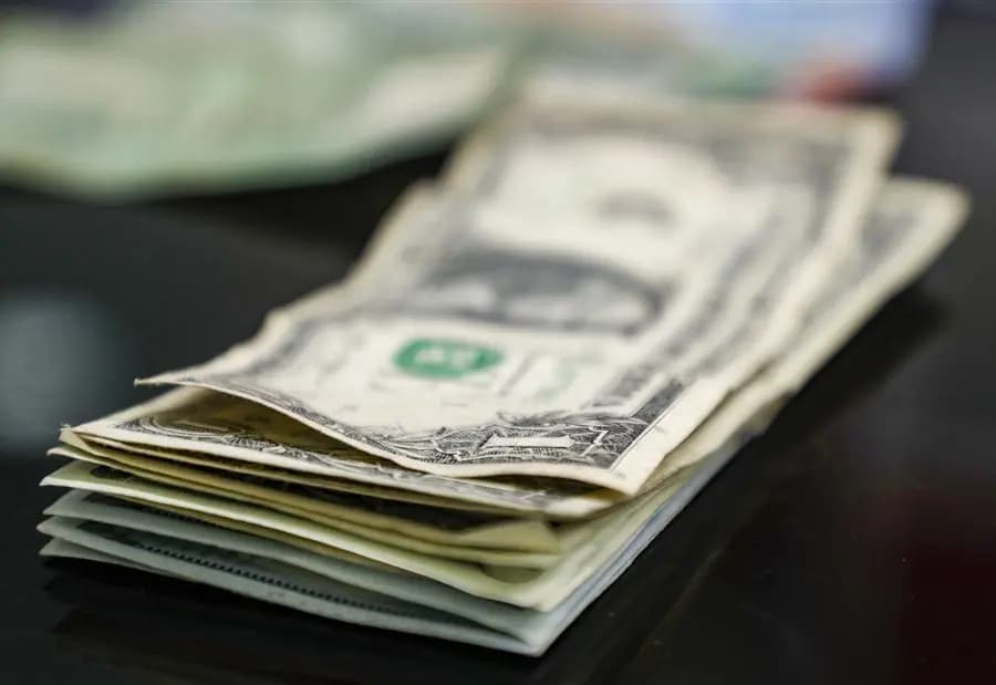 إرتفاعٌ في دولار السوق السوداء