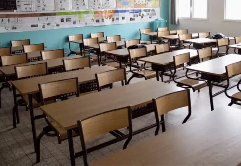 "استعادة الحقوق".. المتعاقدون يلوحون بالإضراب