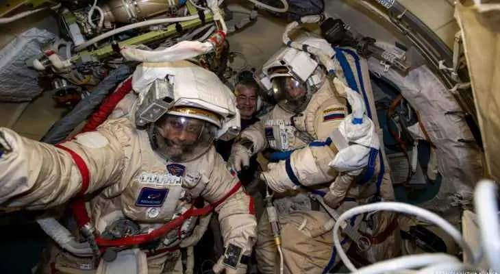 خلل في بطارية بدلة فضاء يفرض نهاية مبكرة لمهمة سير روسية