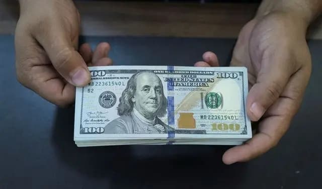 سعر صرف الدّولار في السوق السوداء صباح اليوم