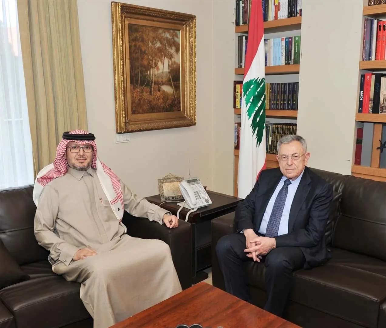 المستجدات السياسية بين بخاري والسنيورة