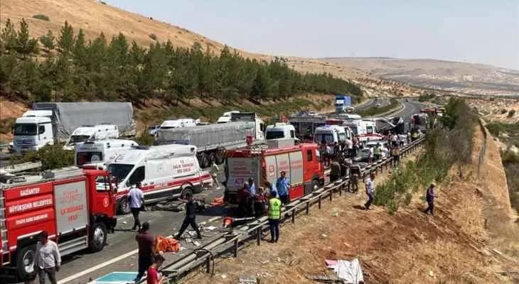 حادث سير مروّع يوقع قتلى وجرحى في تركيا