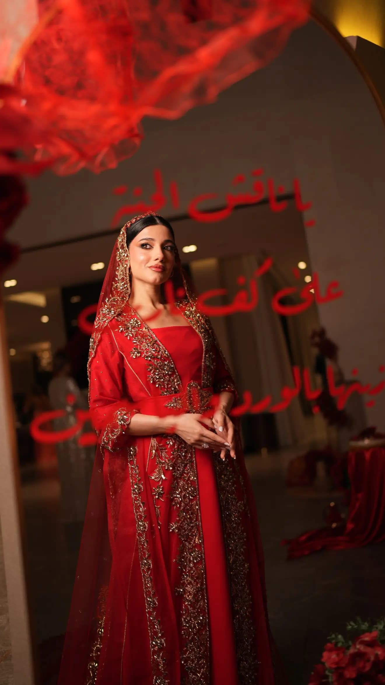 يا ناقش الحنة على كف "نارين".. زيّنها!