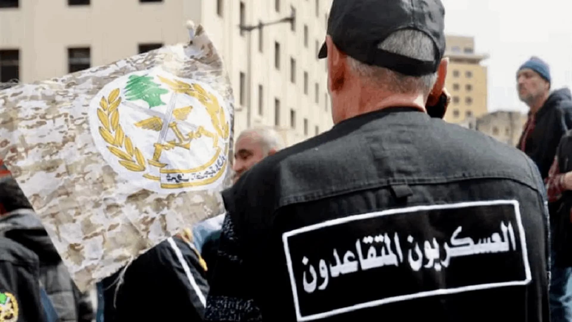 "تفتقد الإرادة".. العسكريون المتقاعدون إلى الشارع دُر