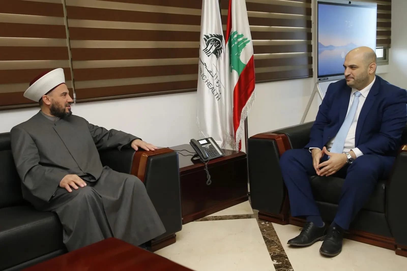 "تعزيزاً للخدمات الصحية".. المفتي الغزاوي يزور ناصر الدين