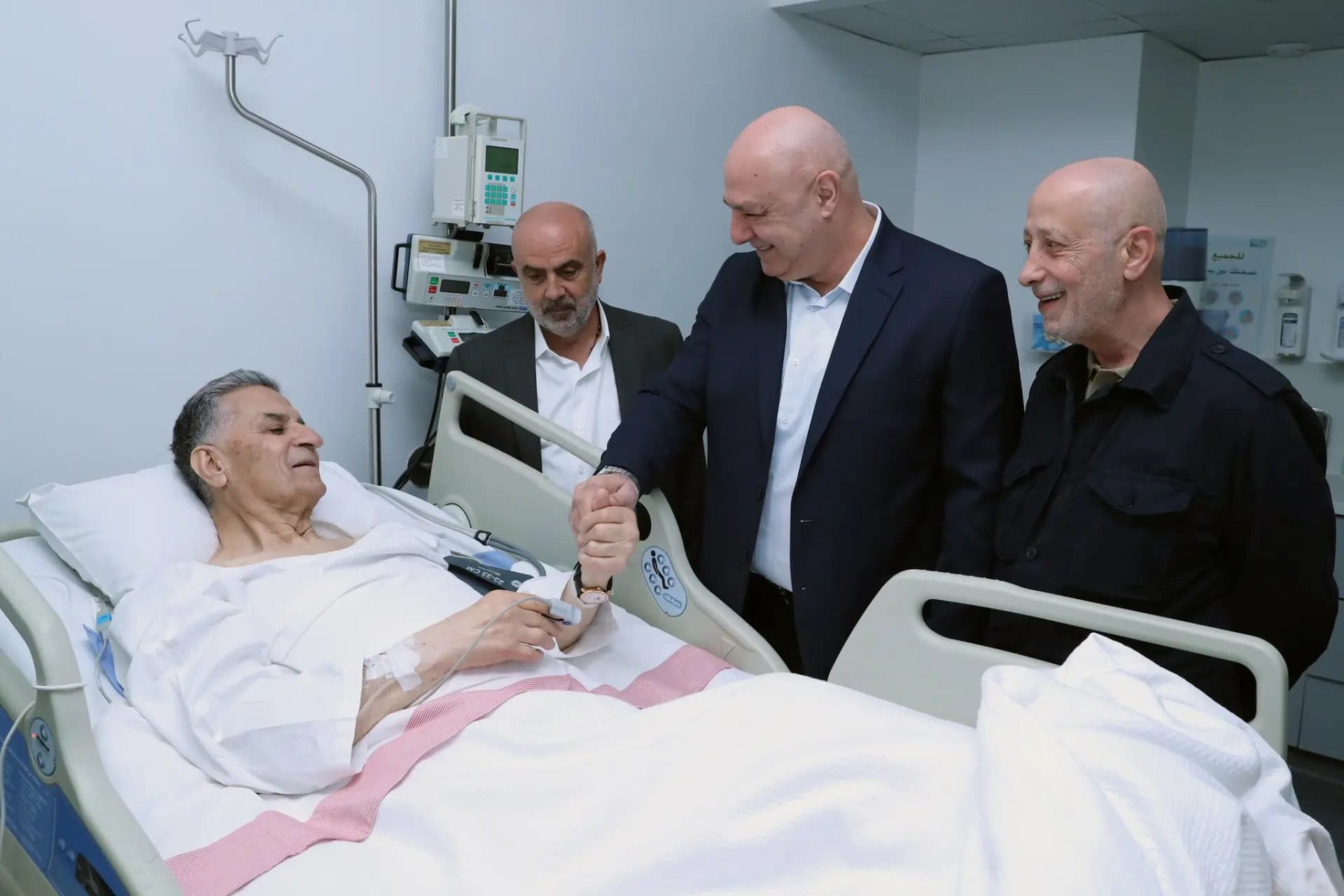 الرئاسة إلى جانب الراعي بعد الجراحة