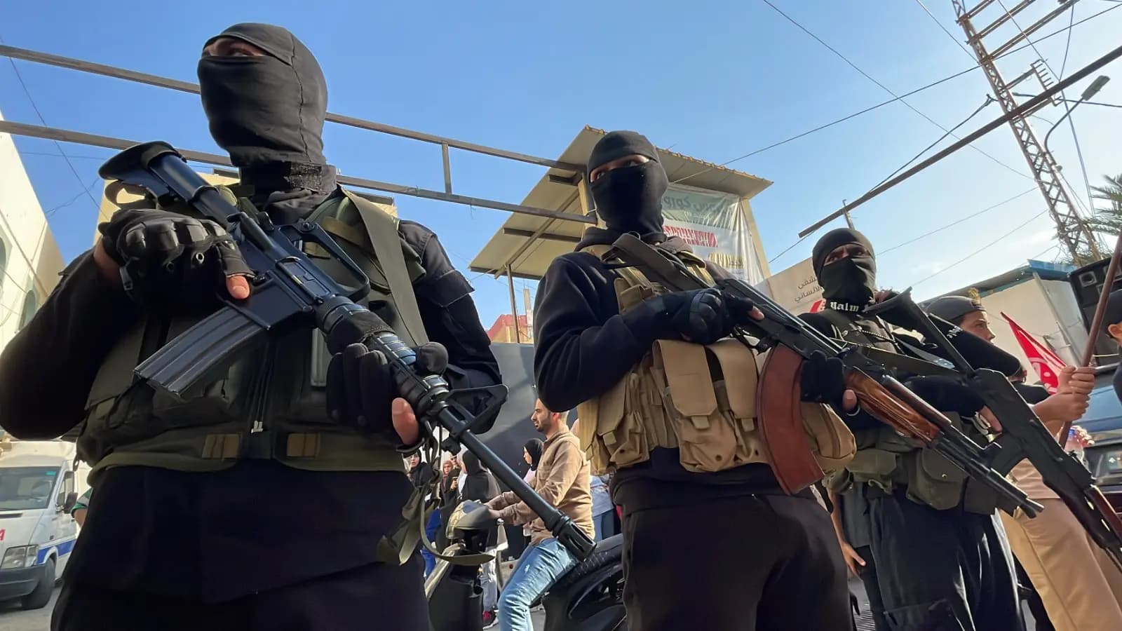 السِّلاحُ الفلسطينيُّ على طريق التَّسليم وزيارة عباس ستبحثُ بآليَّاته