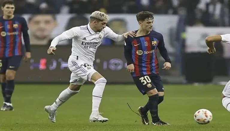ترقّب مشحون للكلاسيكو: الغيابات تُقلق برشلونة وريال مدريد