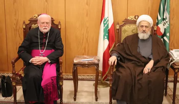 الخطيب استقبل امين سر الكرسي الرسولي: الغبار الذي يثار حول سلاح المقاومة هو للمزايدات السياسية غالاغير: للعمل معا لمواجهة التحديات لمصلحة لبنان وشعبه