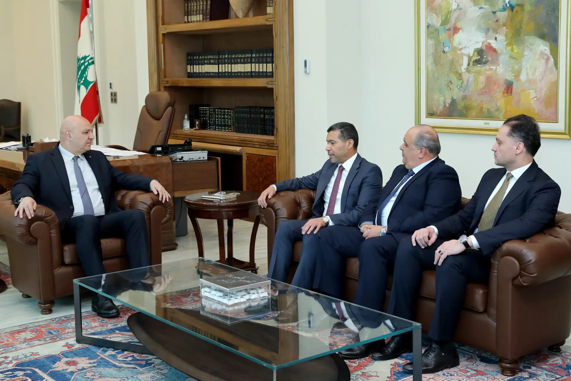 عون يستقبل وفدًا من المشروع الوطني العراقي