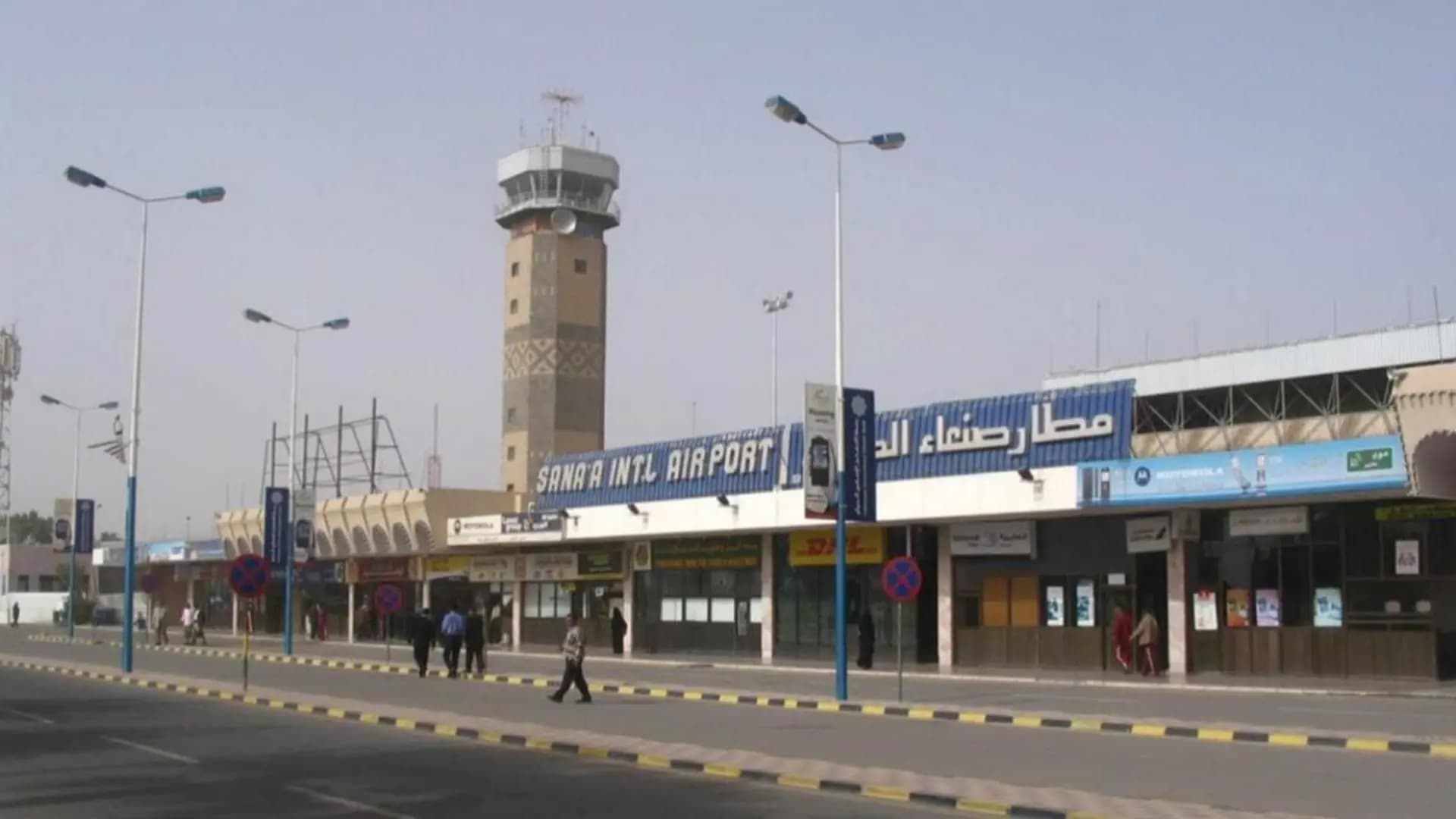 إسرائيل تنذر اليمنيين: أخلوا مطار صنعاء فورًا!
