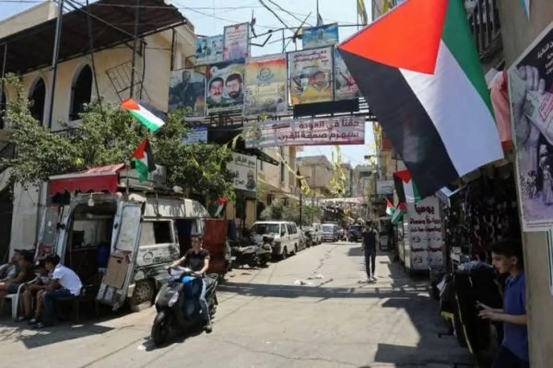 خطوة "حـ.ـما.س" بتسليم مطلوبين بادرة إيجابية للبحث بالسِّلاح في المخيَّمات الفلسطينيّة
