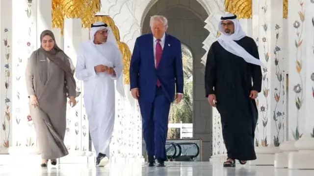 بالصور: ترامب في المسجد