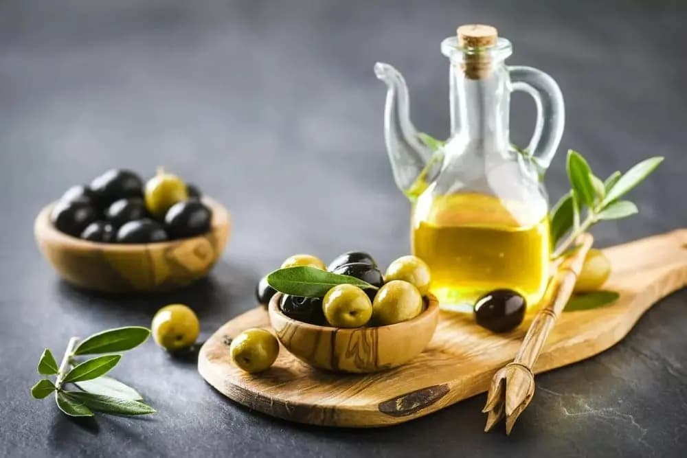 زيت الزيتون وجريمة الكلب.. ماذا كشفت وزارة الزراعة في بيانها؟