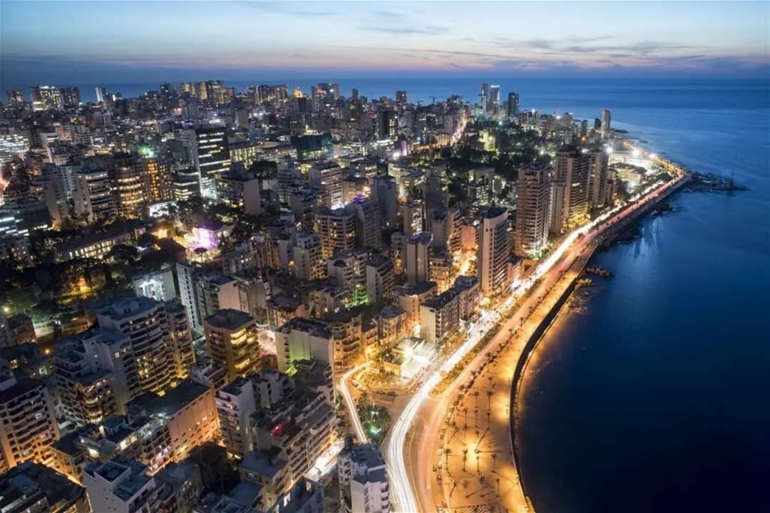 أثناء قيامهم بتركيب خيم انتخابية.. هذا ما تعرضوا له