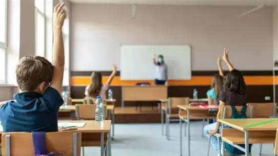 أقساط المدارس الخاصة بالدولار.. والأهالي يبحثون عن بدائل!