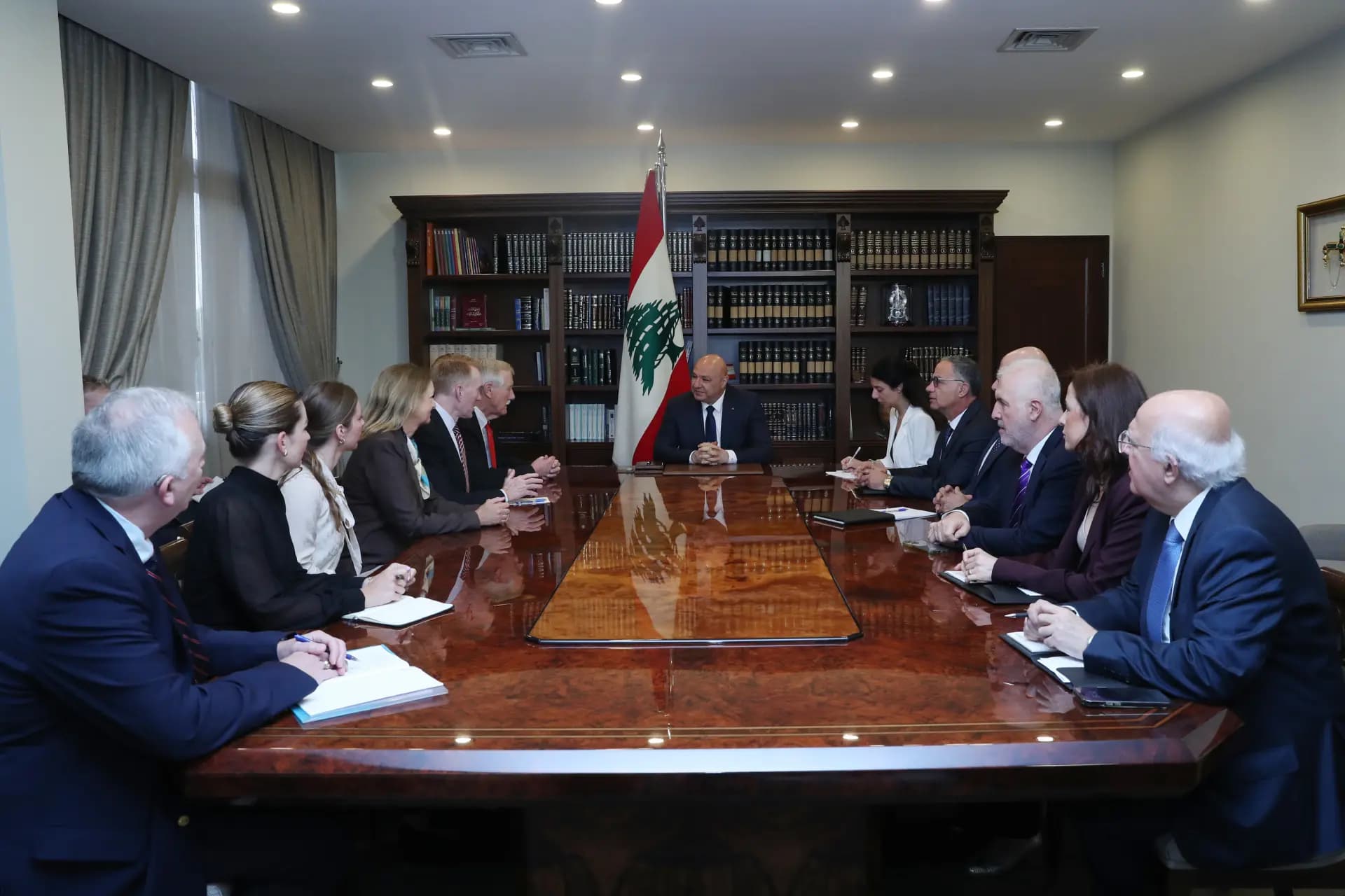 عن السلاح الفلسطيني في المخيمات.. هذا ما قاله الرئيس عون