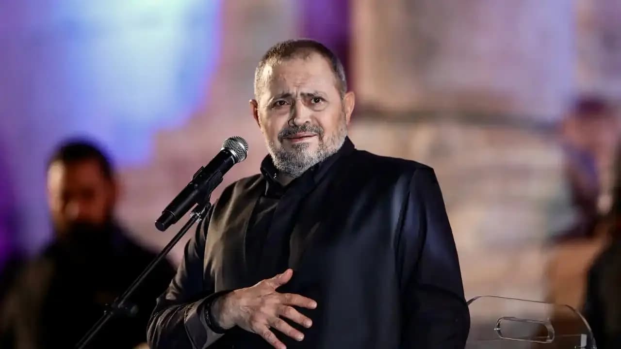 على مسرح السويد.. معجبون يقتحمون حفل جورج وسوف!