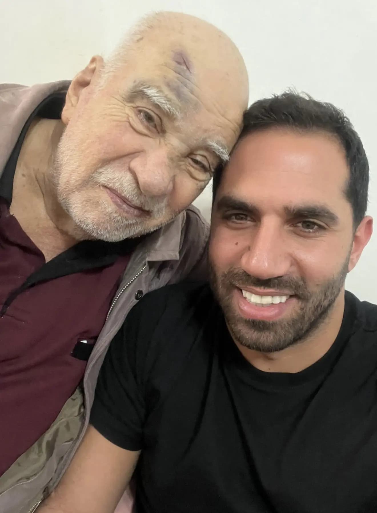 الموت يدق بابه.. كميل أبي خليل يودّع “حبيبه”