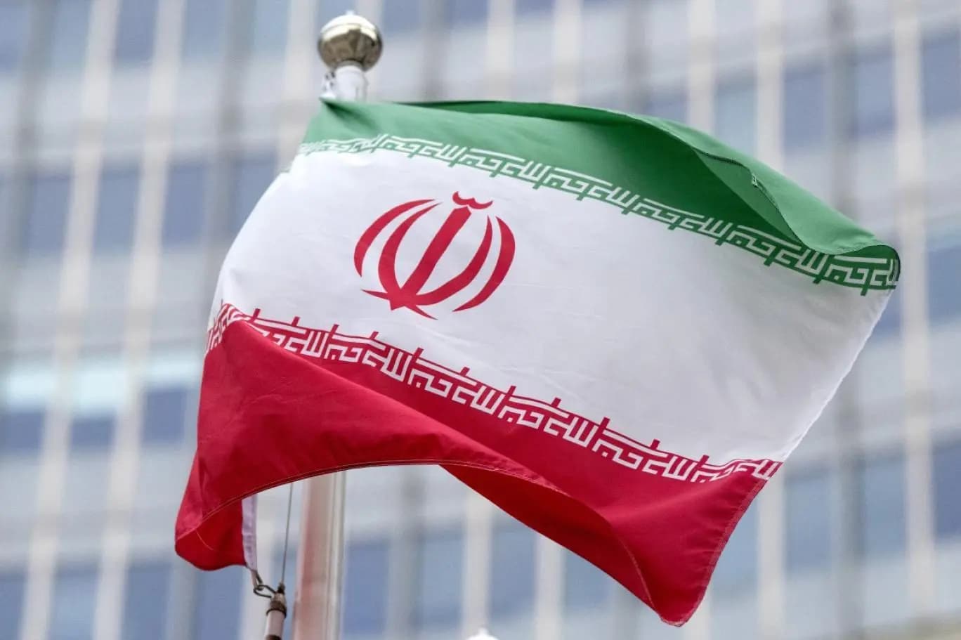 "وول ستريت جورنال": وقف العمل على عقوبات جديدة ضد إيران
