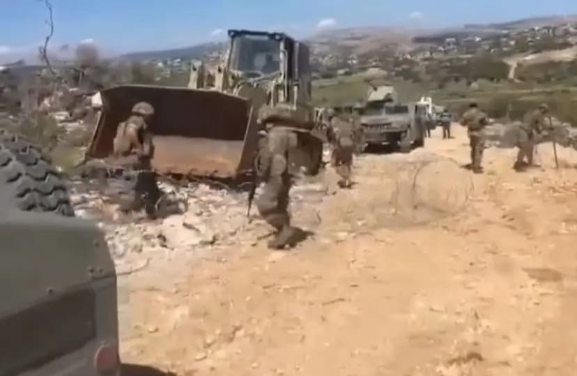 الجيش يزيل علم "لواء غولاني" من تلة في عيتا الشعب