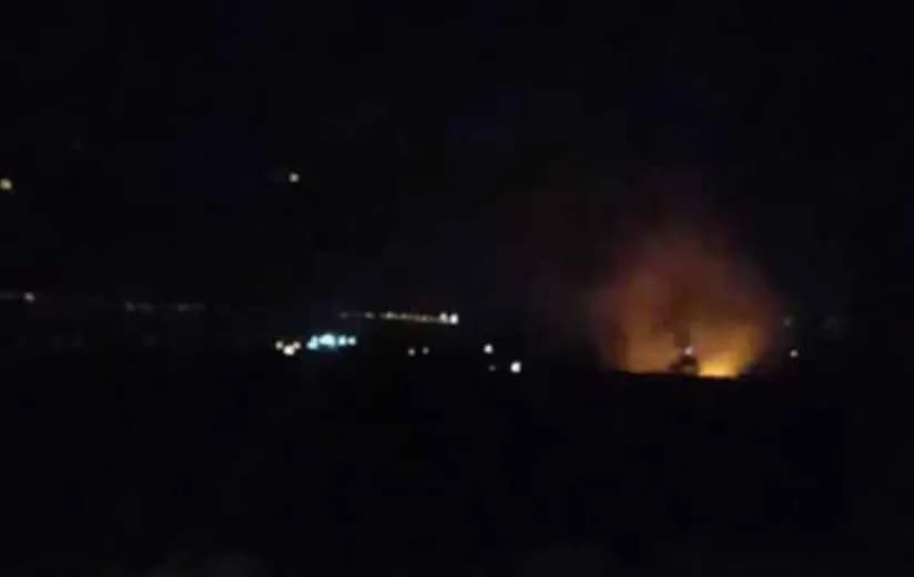 إطلاق الجيش الإسرائيلي قنبلة مضيئة تسببت بحريق وانفجار ألغام جنوب بلدة الوزاني