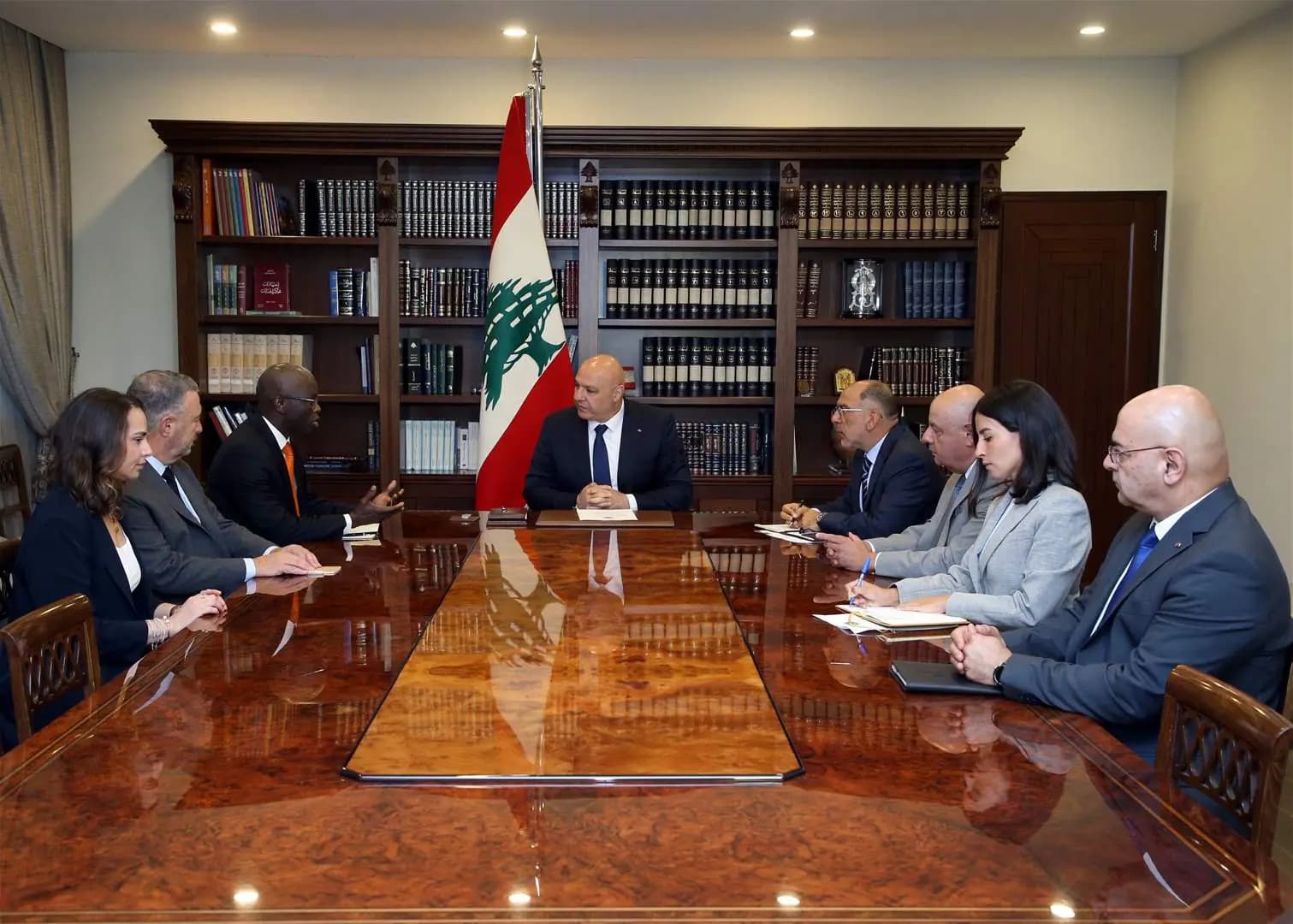 قرض إعادة الإعمار بين عون ووفد "البنك الدولي"