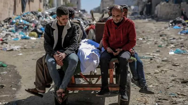 مجزرة في غزة.. شهداء ينتظرون المساعدة