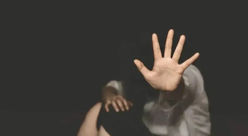 اقتلع عينَي زوجته.. والسبب "كنز"!