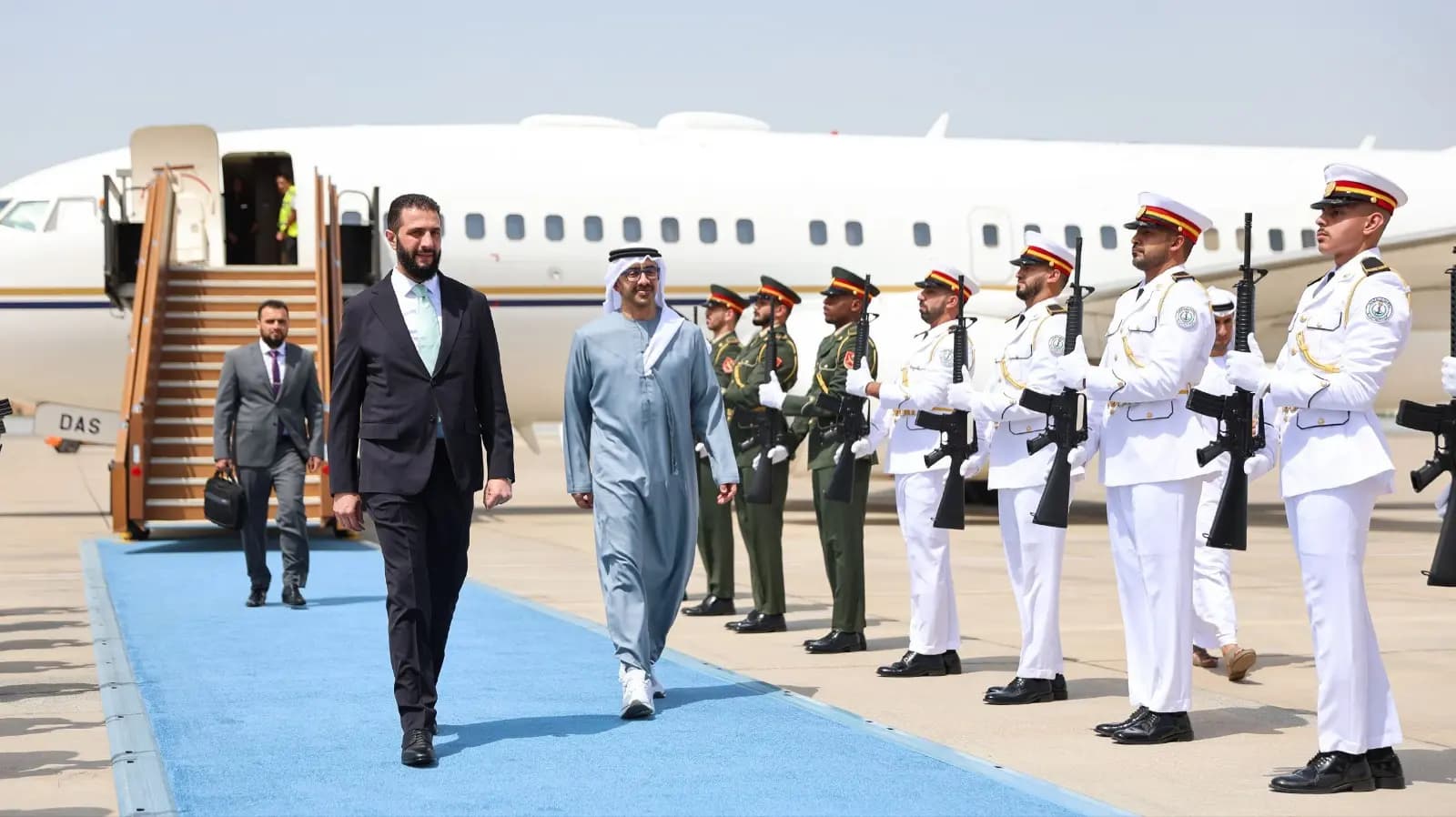 عبدالله بن زايد يستقبل الشرع في الإمارات