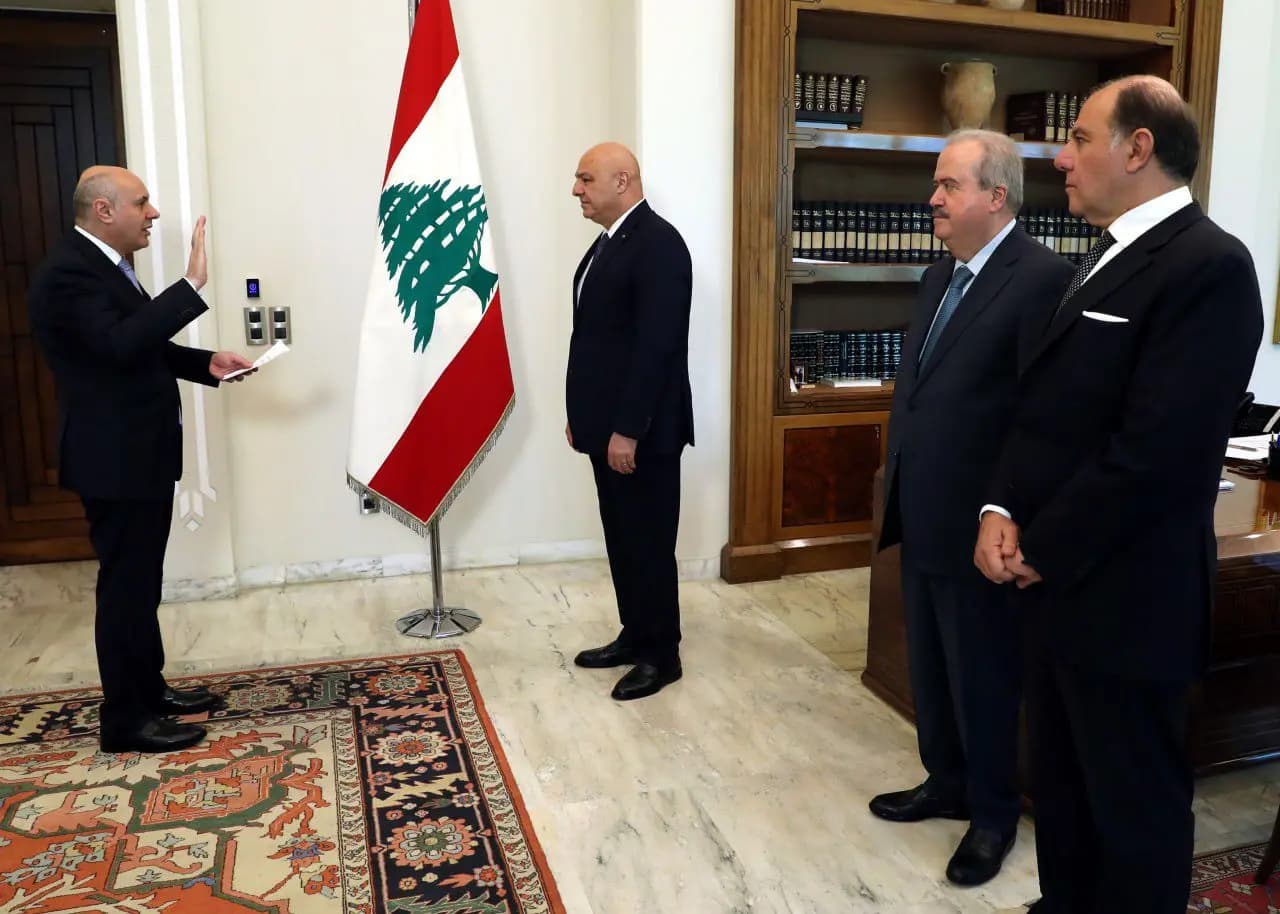 معرواي يؤدي اليمين أمام عون