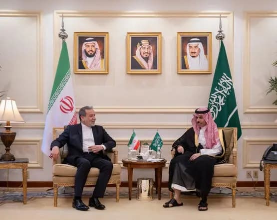 بن فرحان يستقبل نظيره الإيراني
