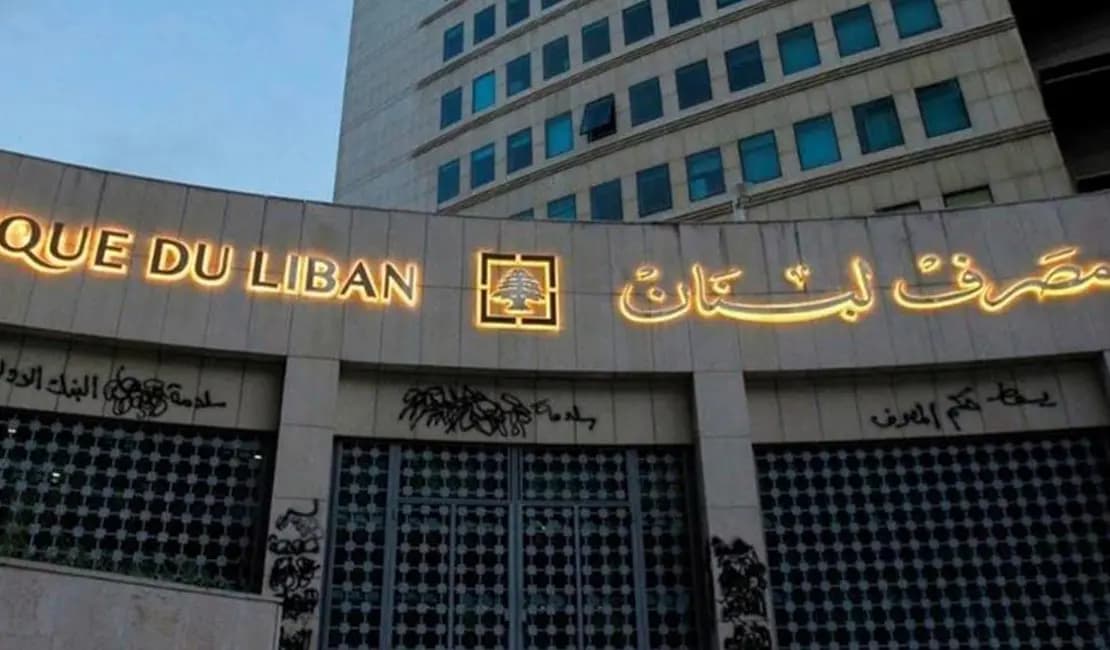 تعاميمُ مصرفِ لبنانَ تُعيدُ التعاملَ بالدولارِ القديمِ إلى الواجهة... خطوةٌ حاسمةٌ لحمايةِ الاقتصادِ والمواطنين من استغلالِ السوق