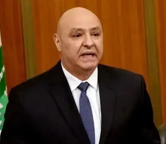 عون يدعو لحل مشكلة رواتب القطاع العام