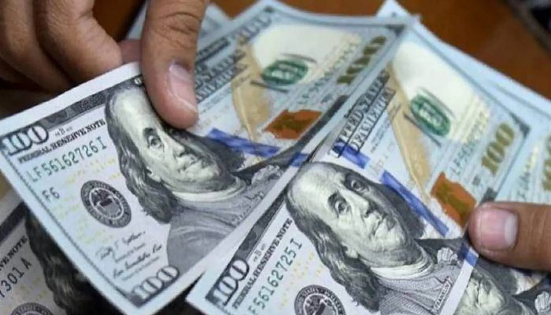 بعد تخطيه أمس الـ 35 ألف ليرة.. كيف افتتح الدولار صباحا في السوق الموازية