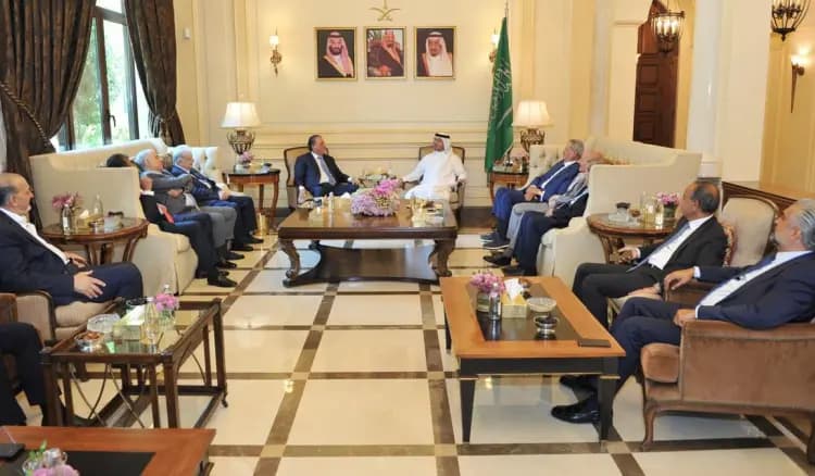 لقاء بين بخاري والهيئات الاقتصادية.. هذا ما جرى عرضه