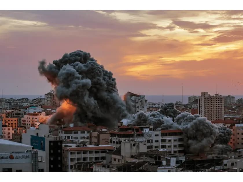 100 غارة.. الاحتلال يكثف ضرباته على غزة