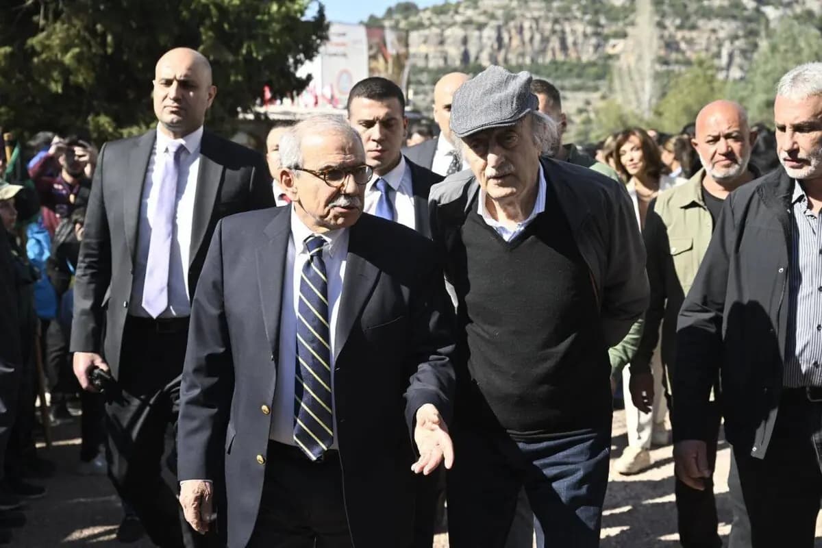 جنبلاط يبحث مع سلام نتائج زيارته لباريس