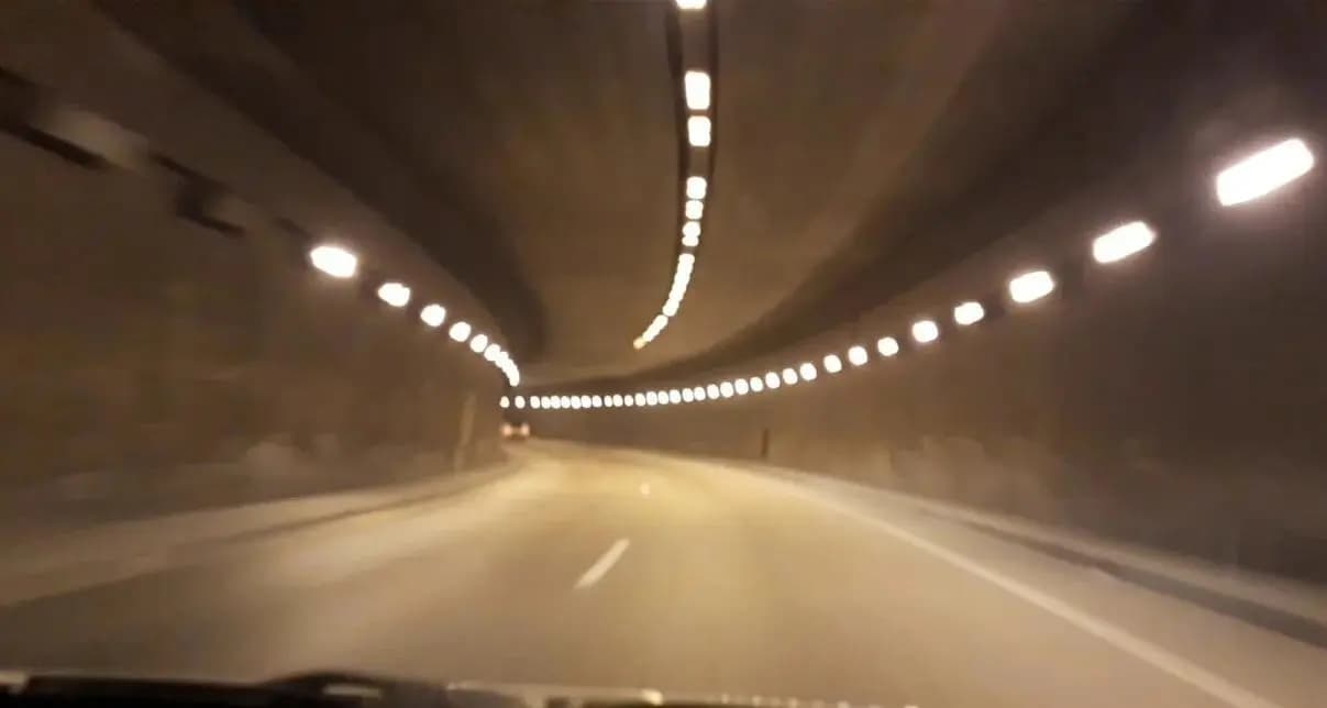 لا تمرّوا الأحد صباحًا من نفق المطار!