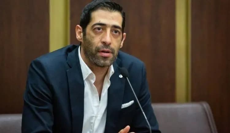 نائب يتحدث بالرموز!