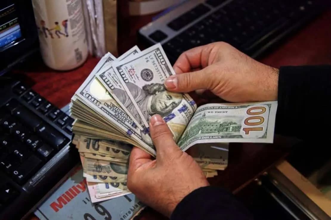 كيف افتتح سعر صرف دولار السوق السوداء صباح اليوم؟
